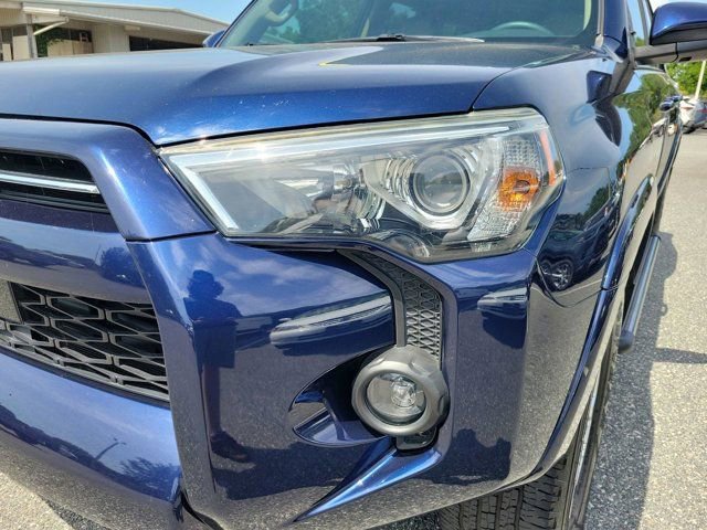 Used 2020 Toyota 4Runner SR5 Premium w/ Moonroof Package RWD image 16