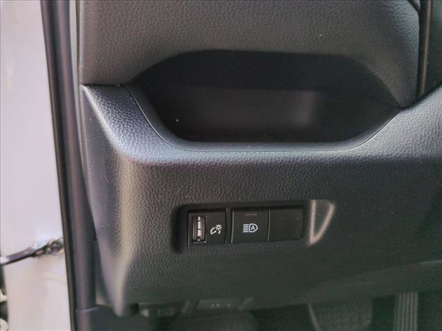 Used 2019 Toyota RAV4 LE FWD image 13