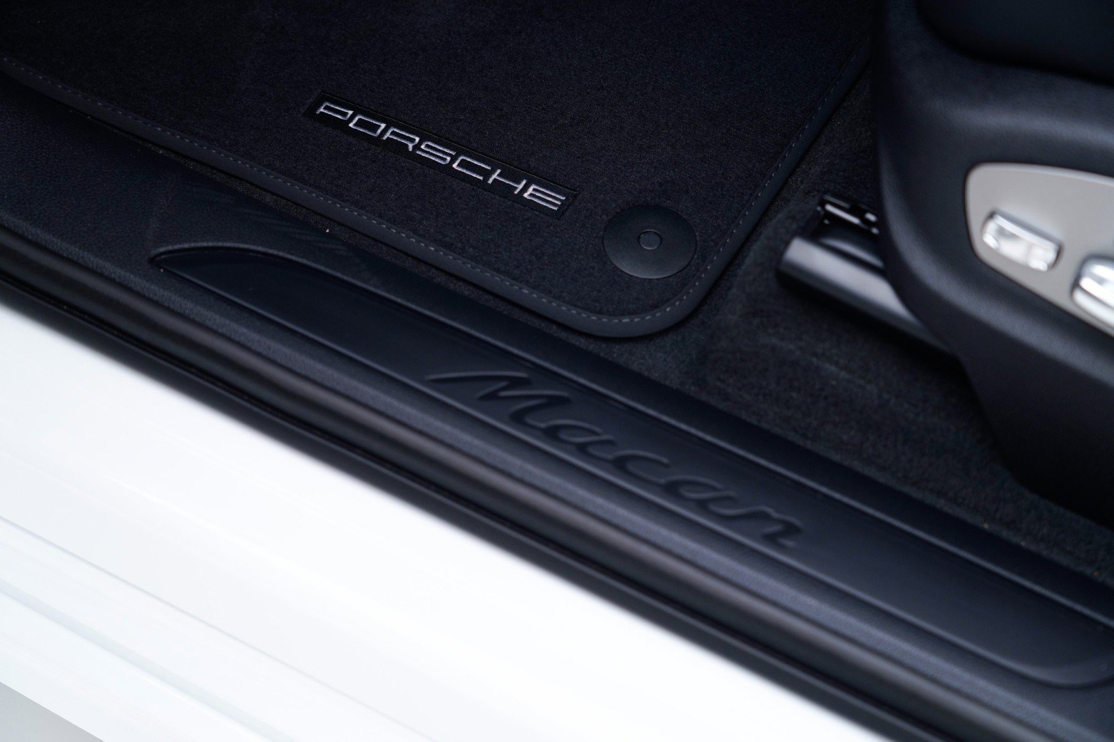 New 2026 Porsche Macan image 14