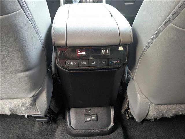 Used 2023 Toyota Highlander XLE image 18