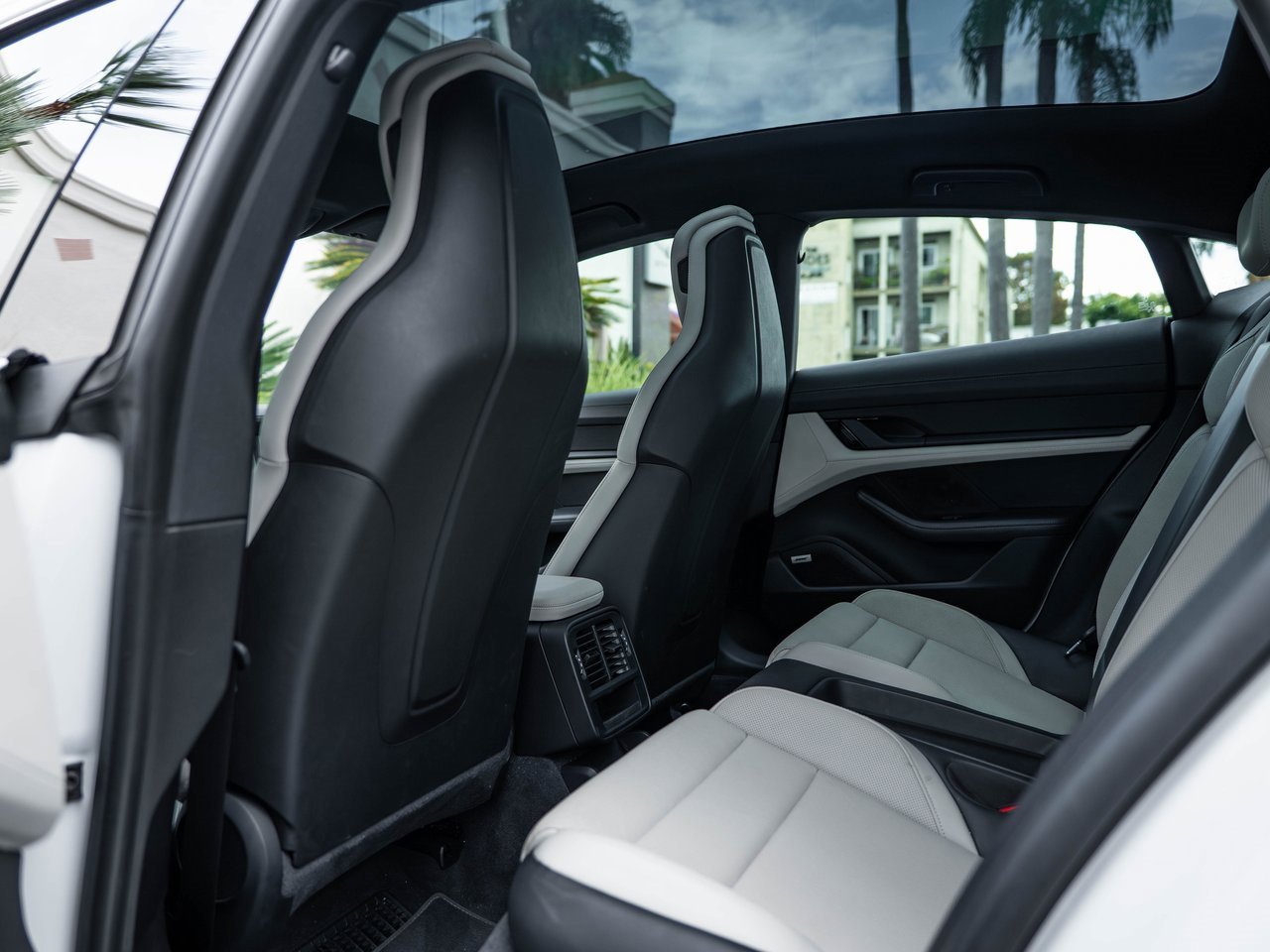 Used 2020 Porsche Taycan 4S image 26