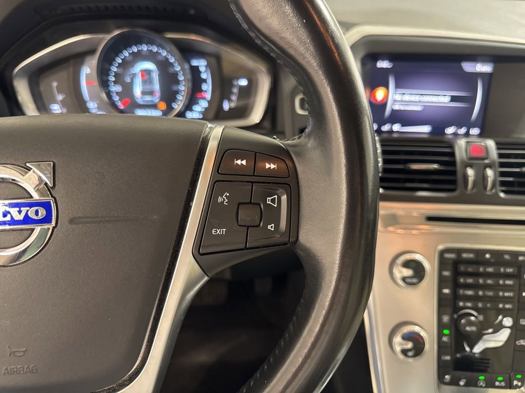 Used 2017 Volvo XC60 T6 Dynamic w/ Climate Package image 10