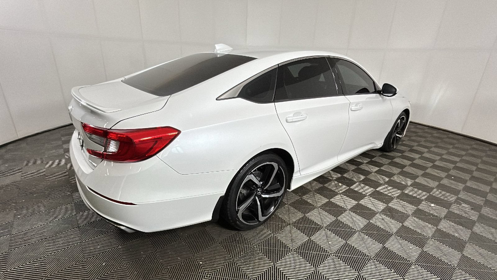 Used 2019 Honda Accord Sport image 2