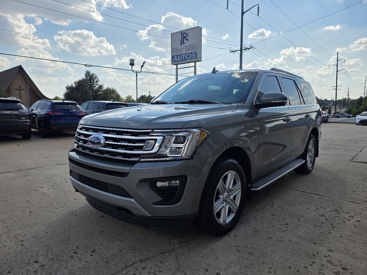 Used 2019 Ford Expedition XLT w/ Equipment Group 202A AWD/4WD image 3