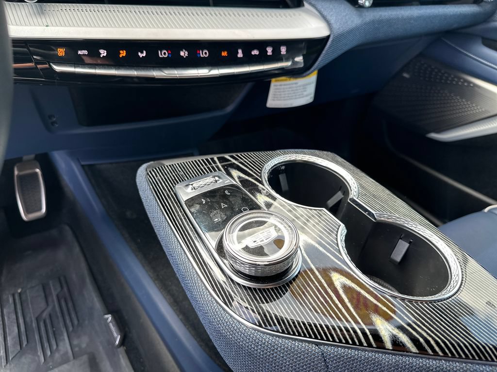 New 2025 Cadillac Optiq Luxury 2 w/ LPO, Floor Liner Package AWD/4WD image 32