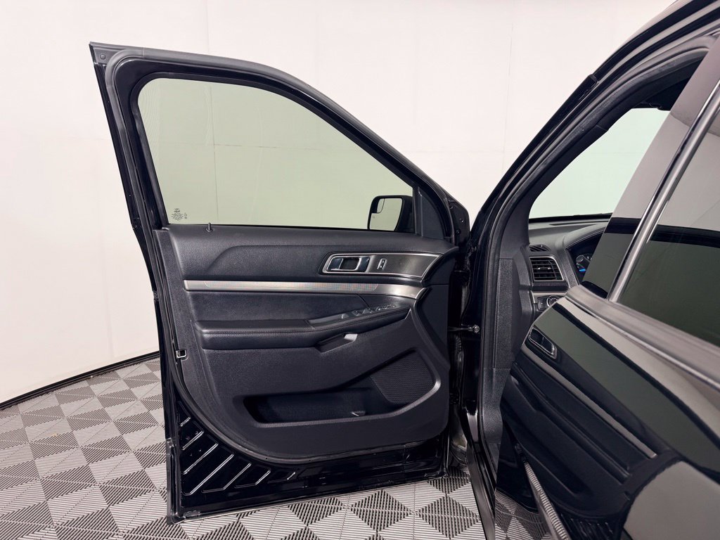 Used 2018 Ford Explorer XLT FWD image 27