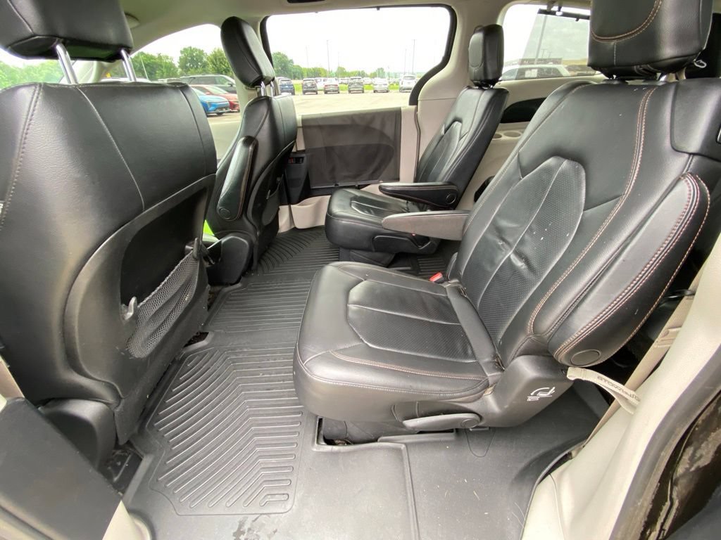 Used 2020 Chrysler Pacifica Touring-L FWD image 21