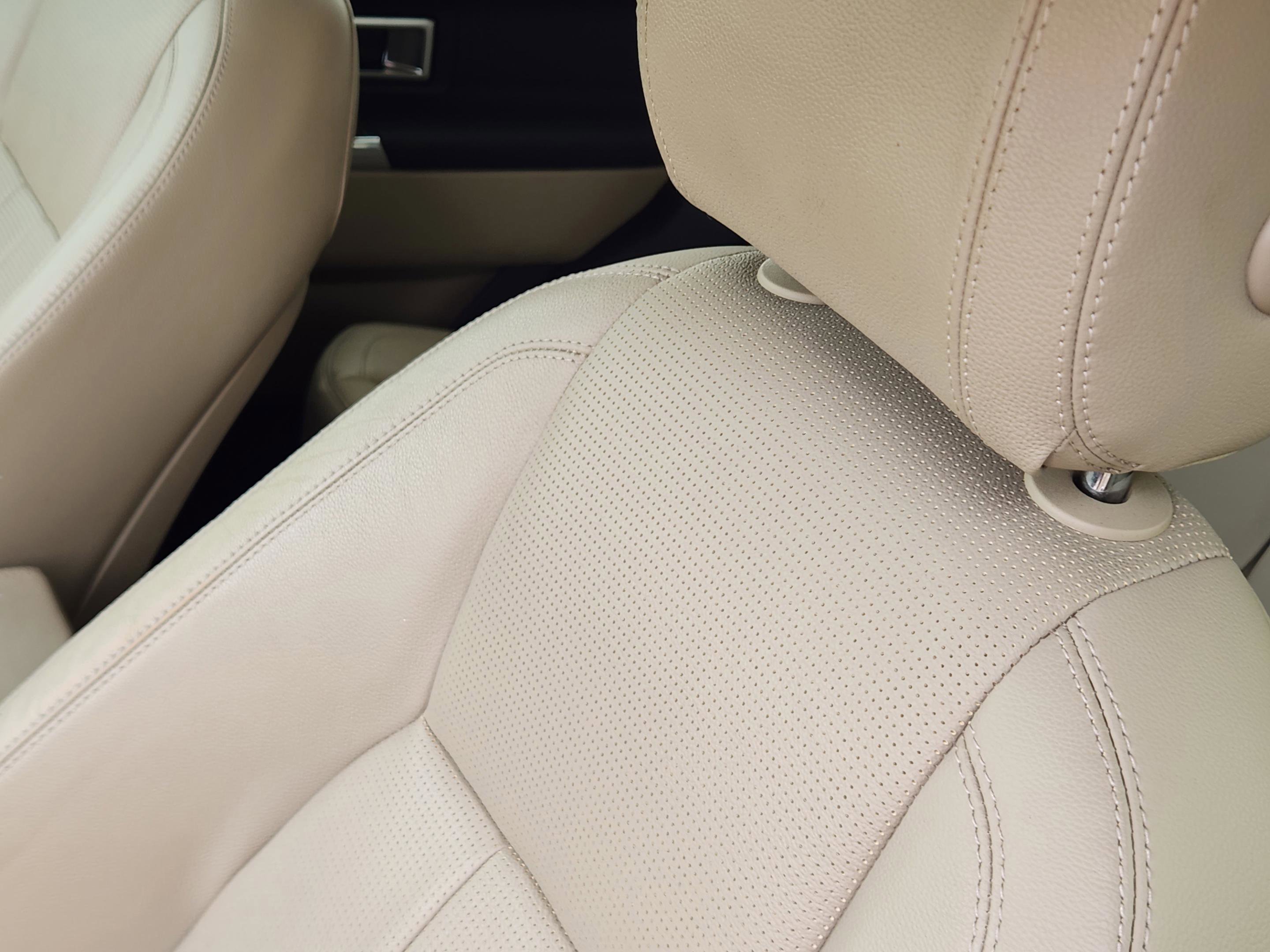 Used 2019 Land Rover Discovery Sport HSE AWD/4WD image 10