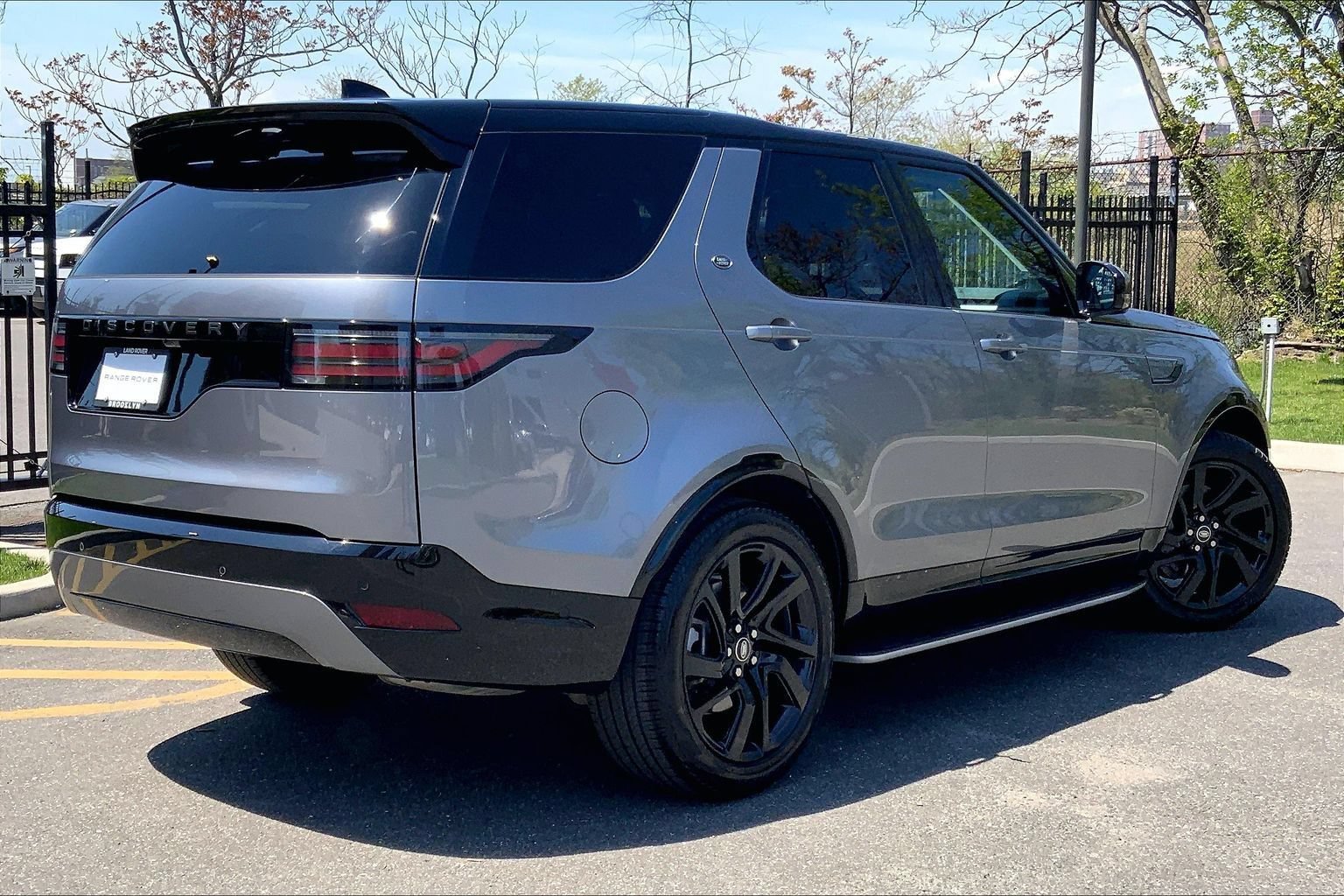 Certified 2025 Land Rover Discovery Dynamic SE AWD/4WD image 11