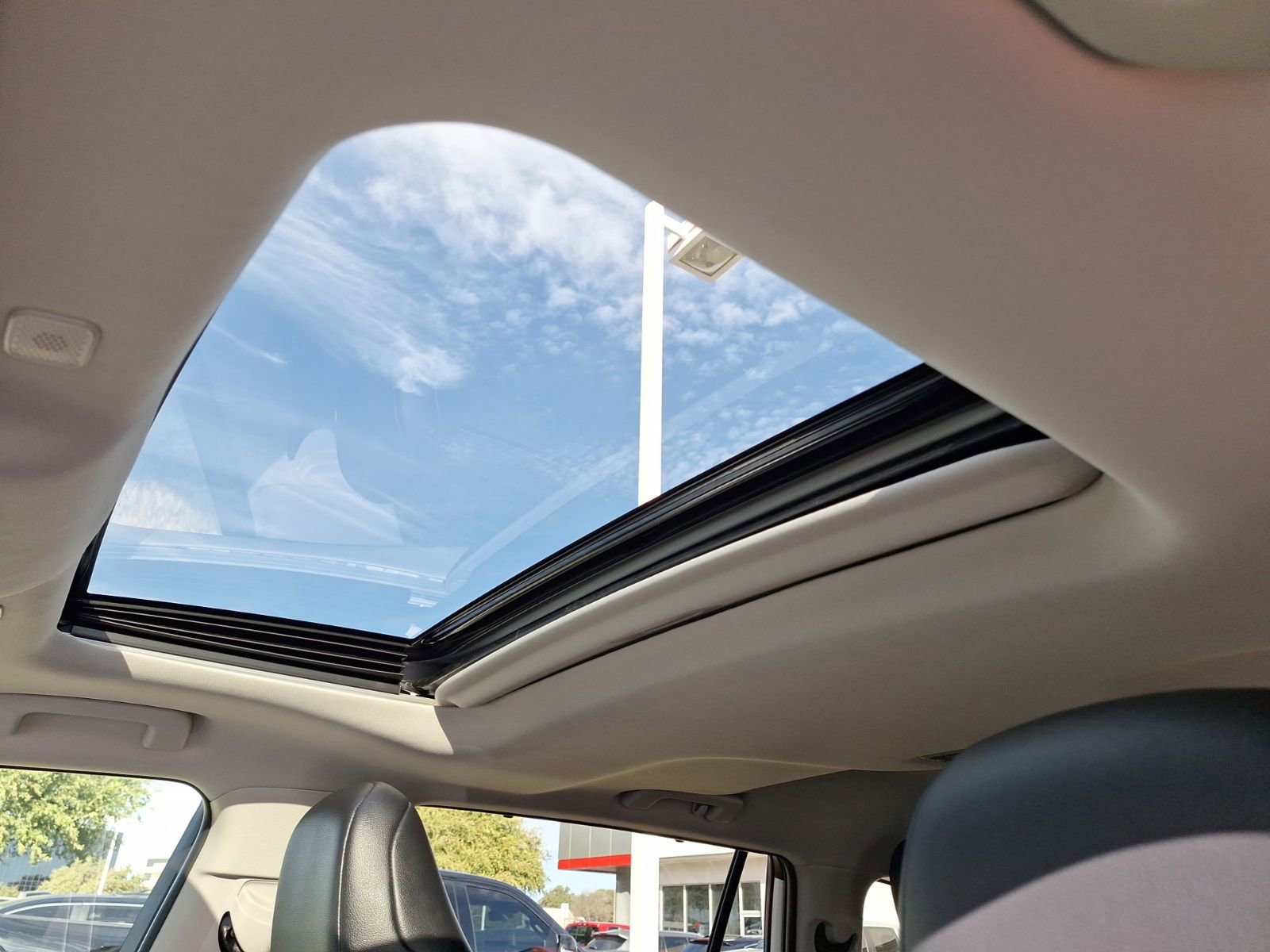 Used 2025 Toyota Highlander XLE image 33