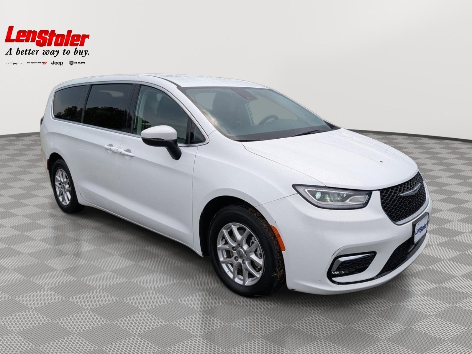 Used 2023 Chrysler Pacifica Touring-L FWD image 7