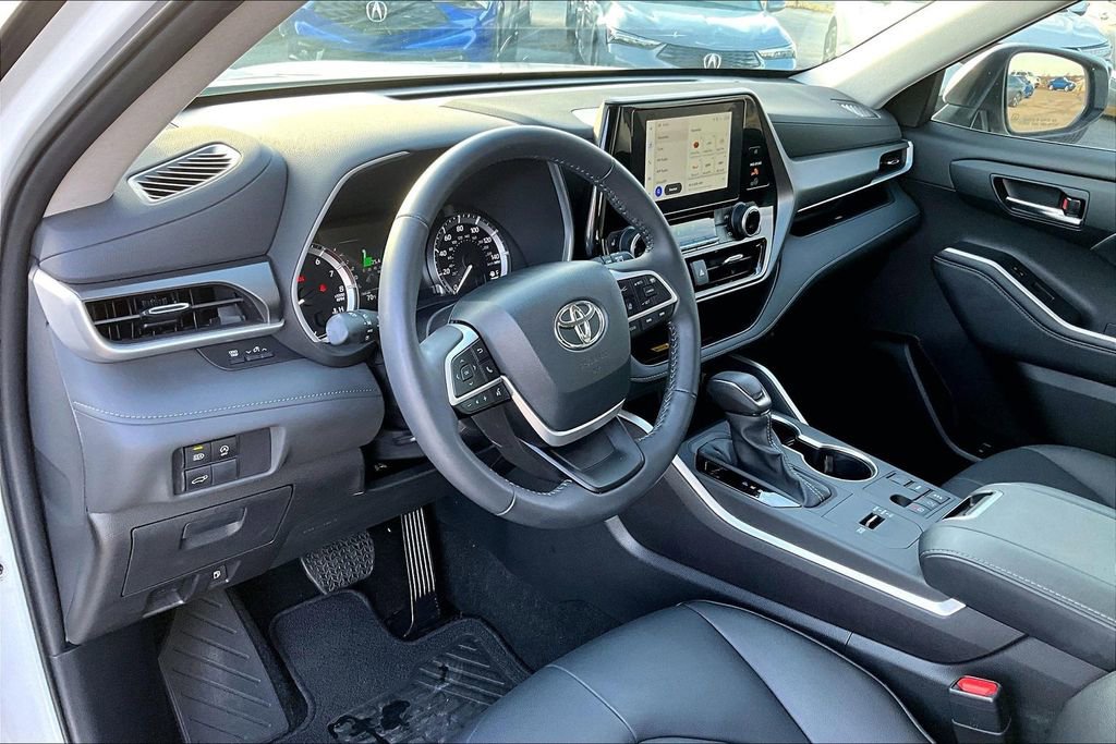 Used 2024 Toyota Highlander LE image 17