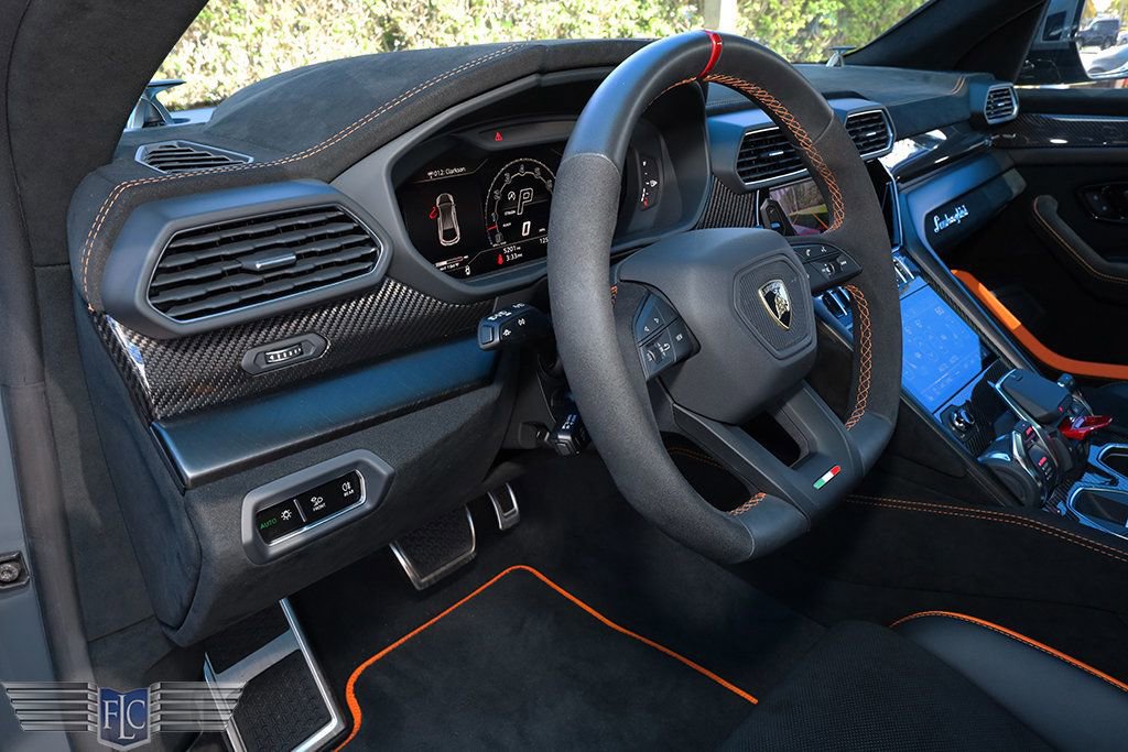 Used 2024 Lamborghini Urus Performante AWD/4WD image 25