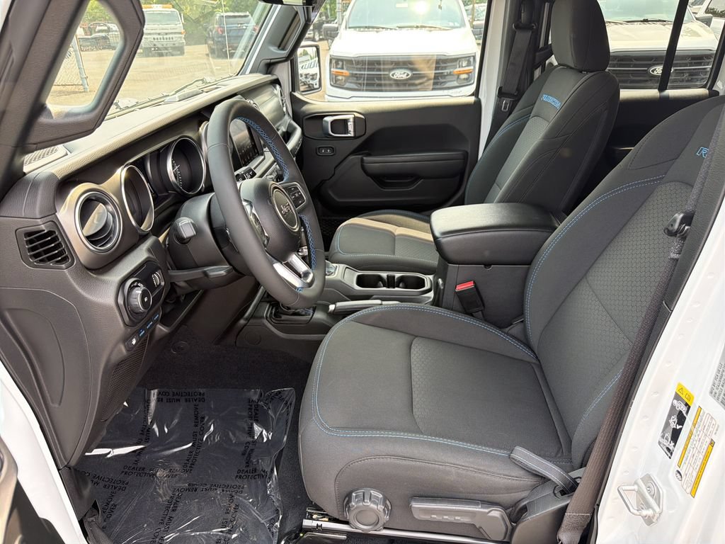 Used 2023 Jeep Wrangler Unlimited Rubicon 4xe w/ Cold Weather Group AWD/4WD image 12