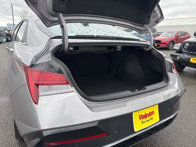 Used 2024 Hyundai Elantra Limited image 16