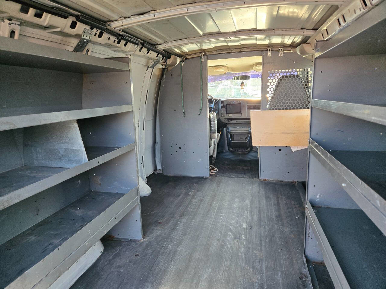 Used 2003 Chevrolet Express 2500 image 19