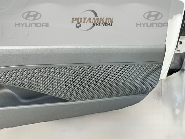 Used 2024 Hyundai Elantra SEL image 19