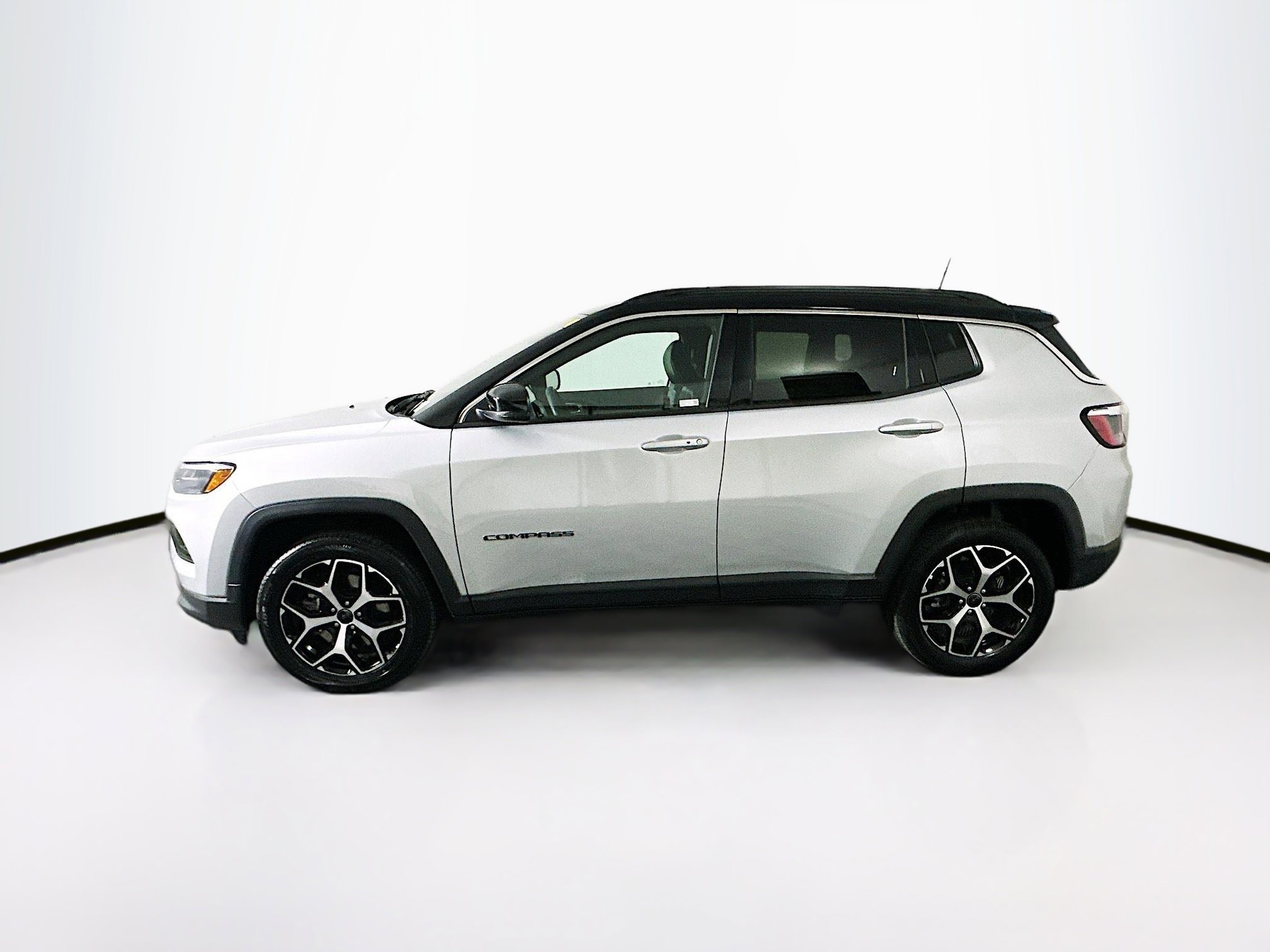 Used 2025 Jeep Compass Limited image 4