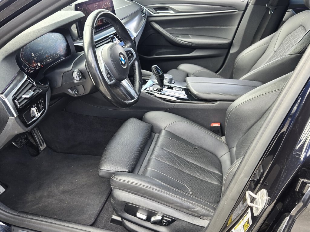 Used 2021 BMW 530i w/ M Sport Package RWD image 10