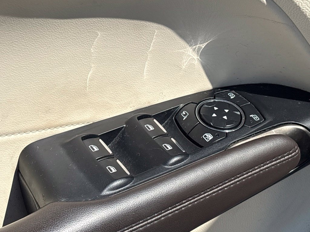 Used 2016 Lincoln MKC Reserve w/ Lincoln MKC Climate Package FWD image 12
