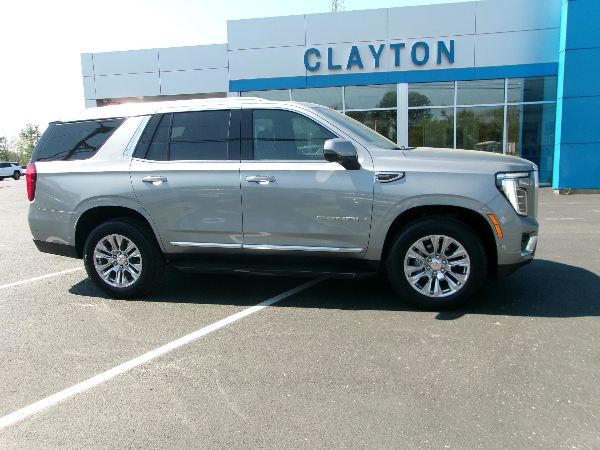 Used 2025 GMC Yukon Denali image 1