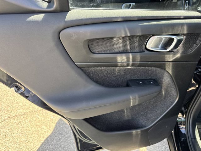 Certified 2025 Volvo XC40 B5 Core w/ Protection Package Premier AWD/4WD image 21
