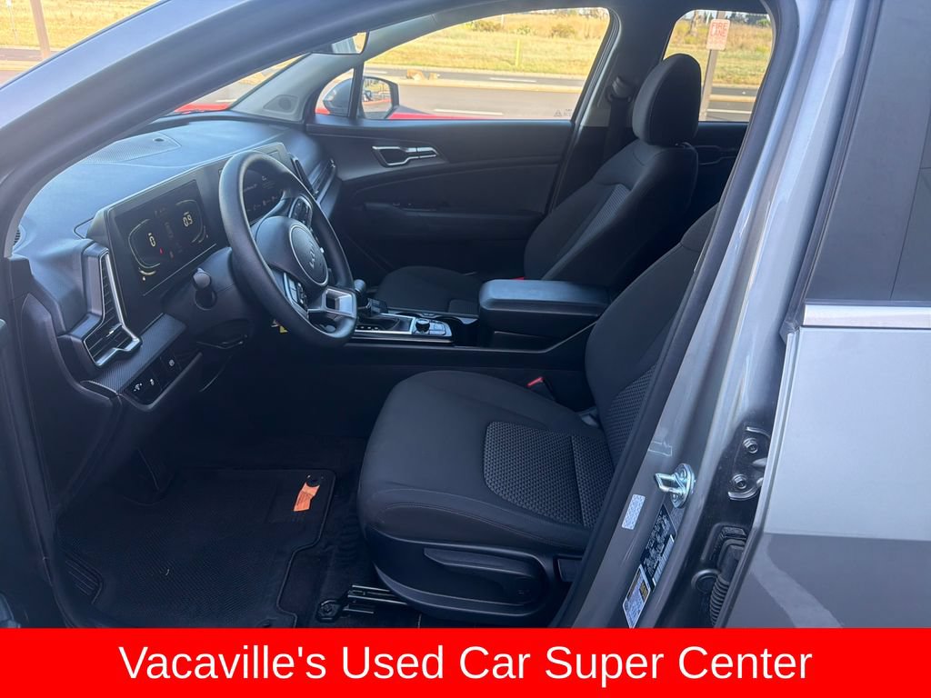 Used 2025 Kia Sportage LX FWD image 9