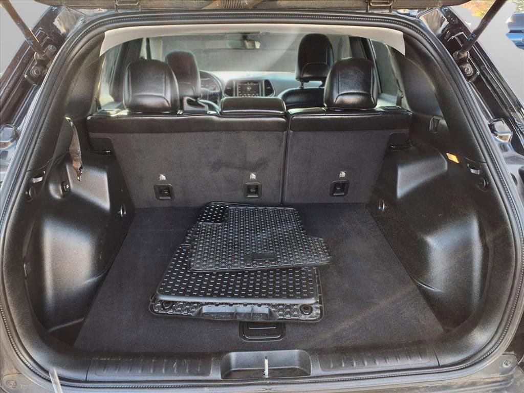 Used 2019 Jeep Cherokee Trailhawk w/ Cold Weather Group image 24