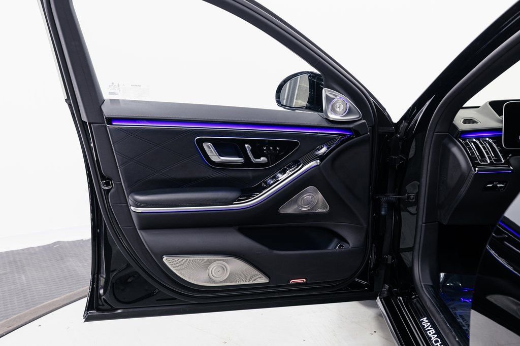 Used 2023 Mercedes-Benz Maybach S 680 4MATIC w/ Manufaktur Leather Package image 5