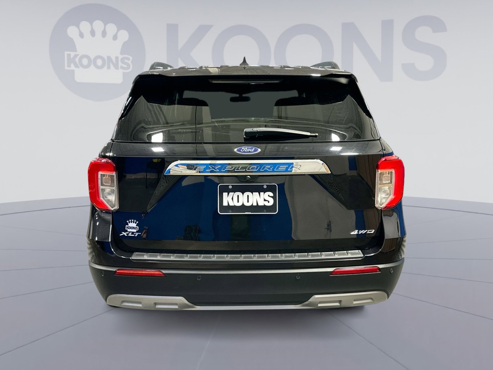 Used 2022 Ford Explorer XLT w/ Equipment Group 202A image 5