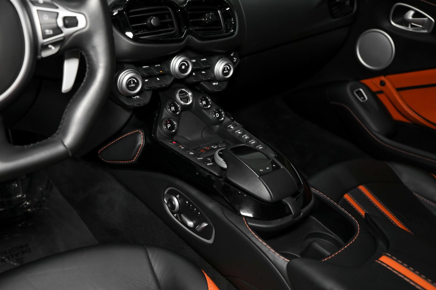Used 2019 Aston Martin V8 Vantage Coupe RWD image 37