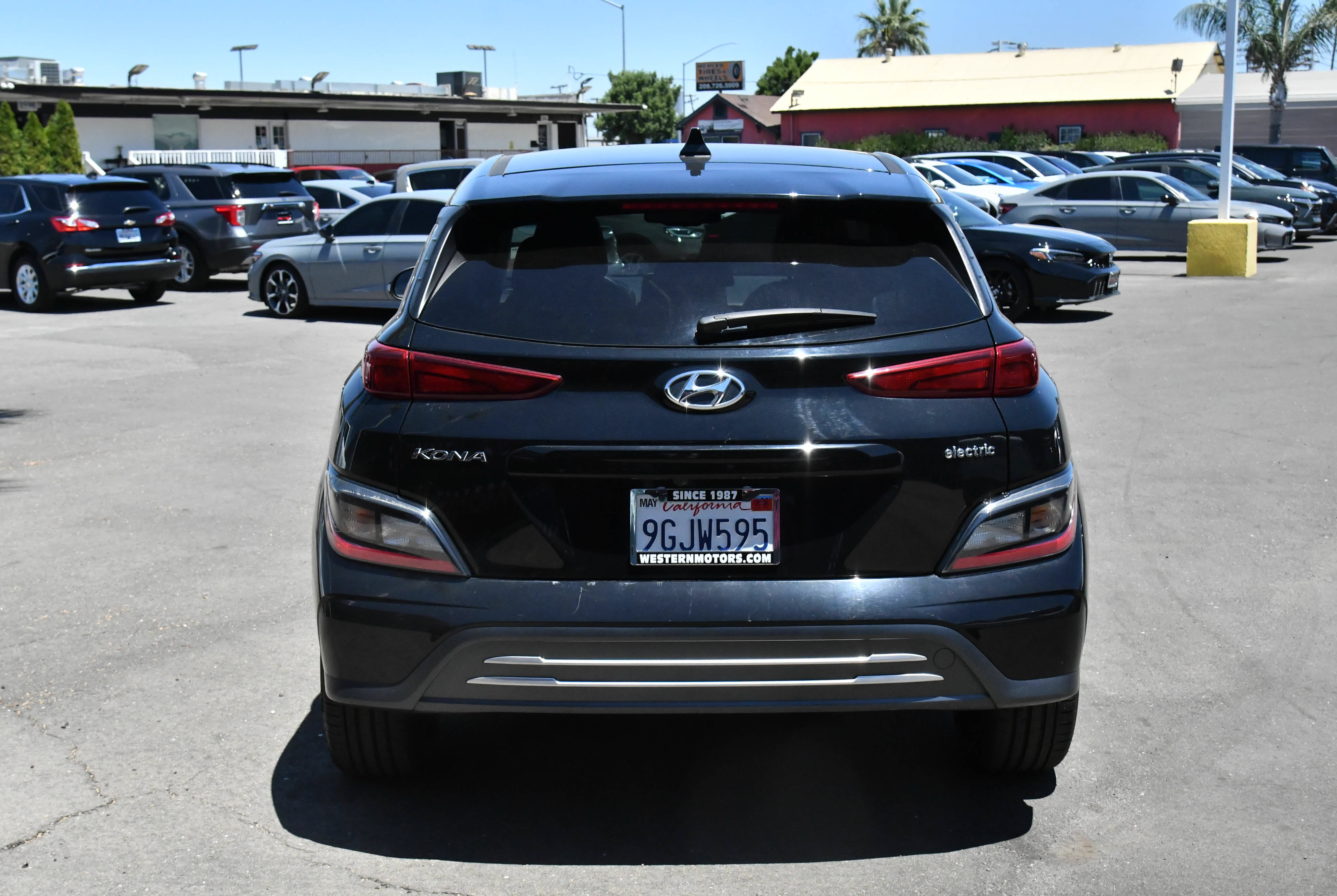 Used 2023 Hyundai Kona SE w/ Cargo Package FWD image 7