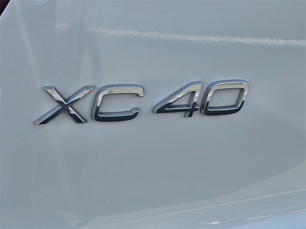 Used 2023 Volvo XC40 B5 Ultimate w/ Protection Package Premier image 12
