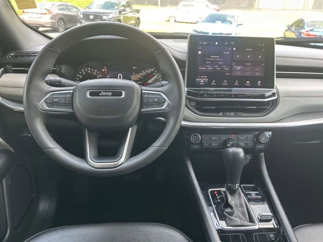 Used 2024 Jeep Compass Limited image 13