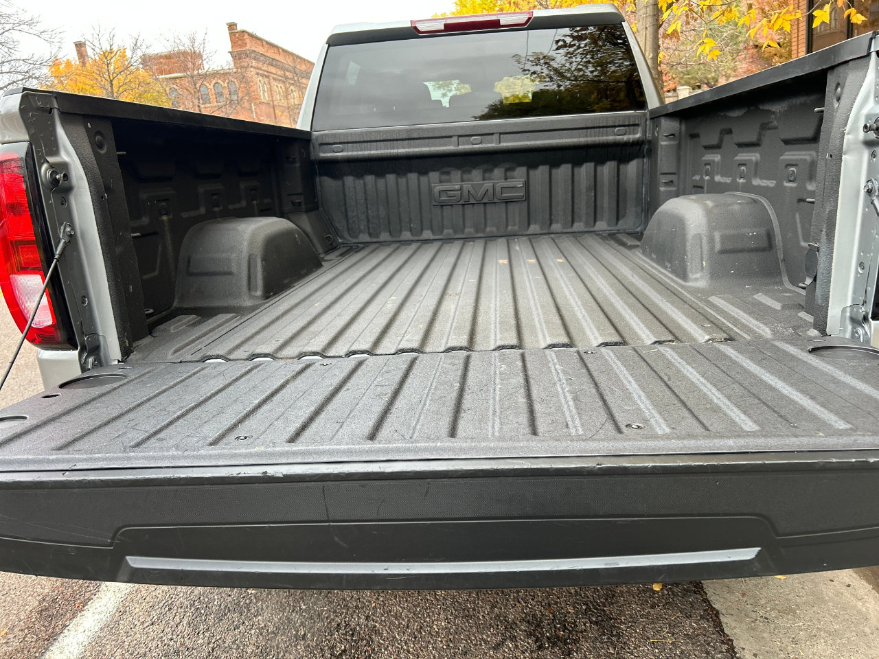 Used 2023 GMC Sierra 1500 SLE w/ X31 Off-Road Package image 5