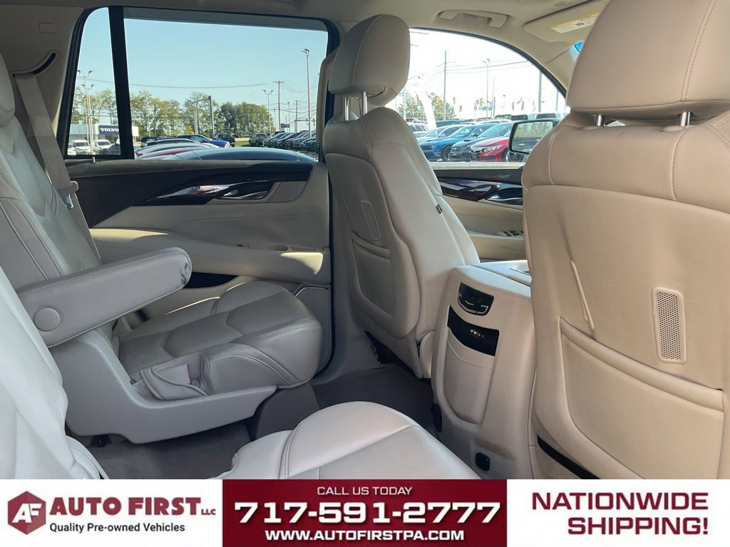 Used 2015 Cadillac Escalade Luxury AWD/4WD image 14