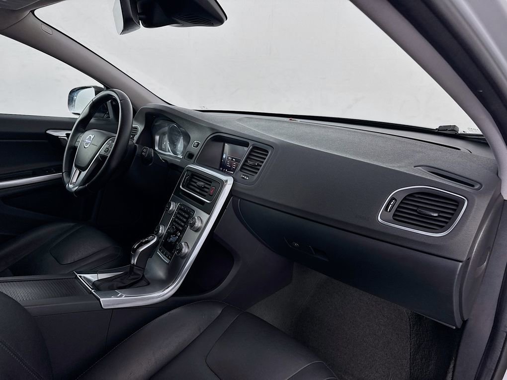 Used 2017 Volvo V60 T5 Cross Country w/ Climate Package image 14