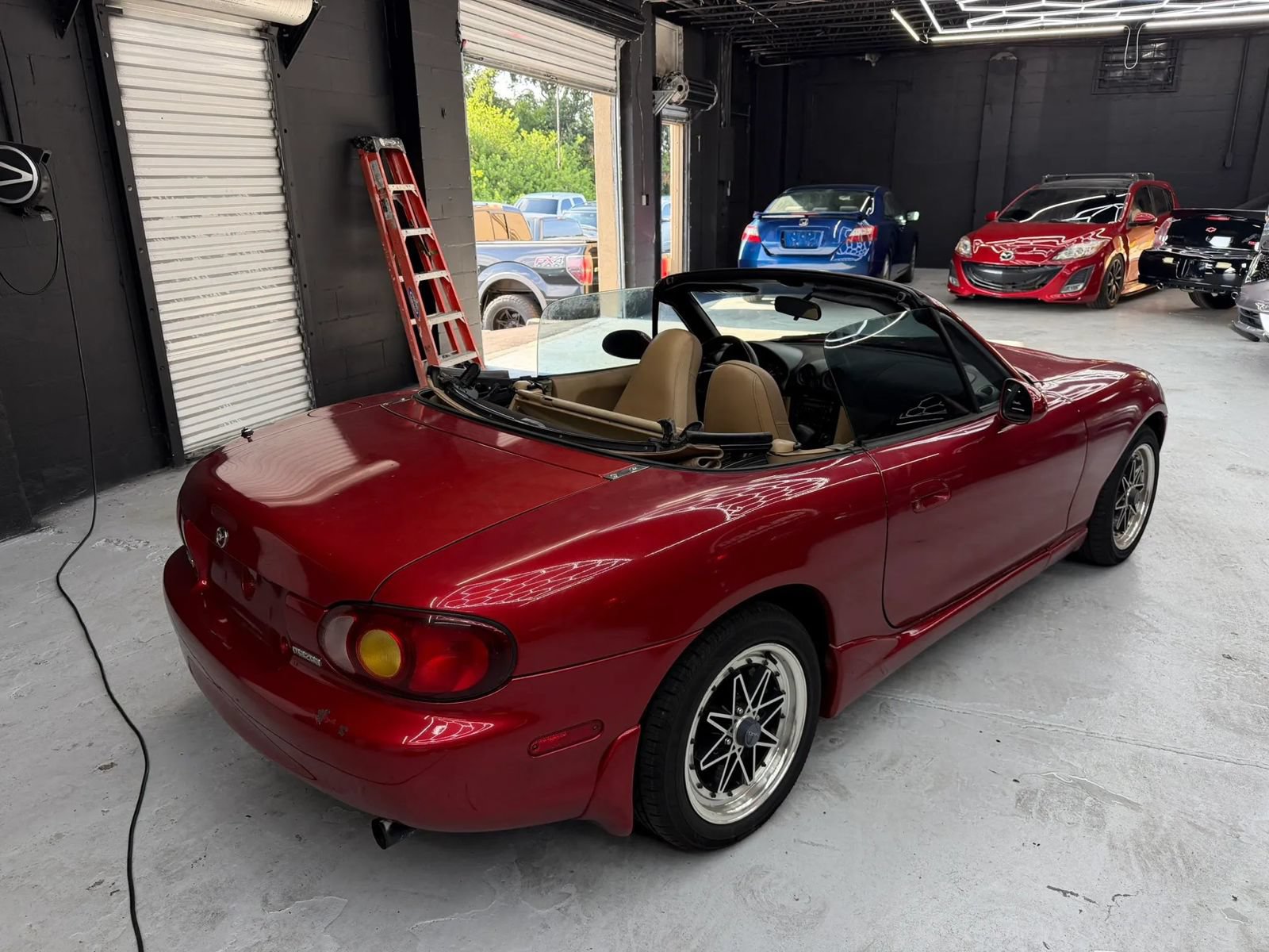 Used 1999 MAZDA MX-5 Miata RWD image 5