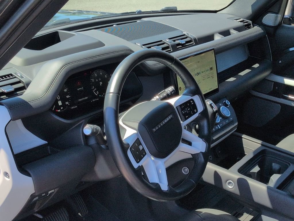 Used 2023 Land Rover Defender 130 SE image 12