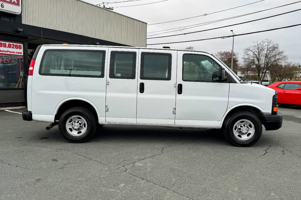 Used 2016 Chevrolet Express 2500 RWD image 3
