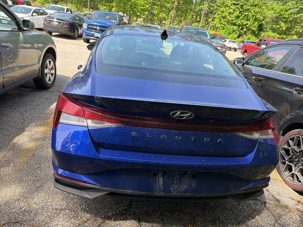 Used 2023 Hyundai Elantra SEL w/ Convenience Package FWD image 3