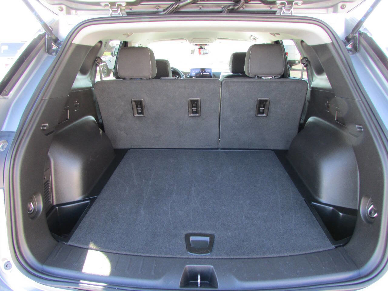 Used 2025 Chevrolet Blazer LT image 31