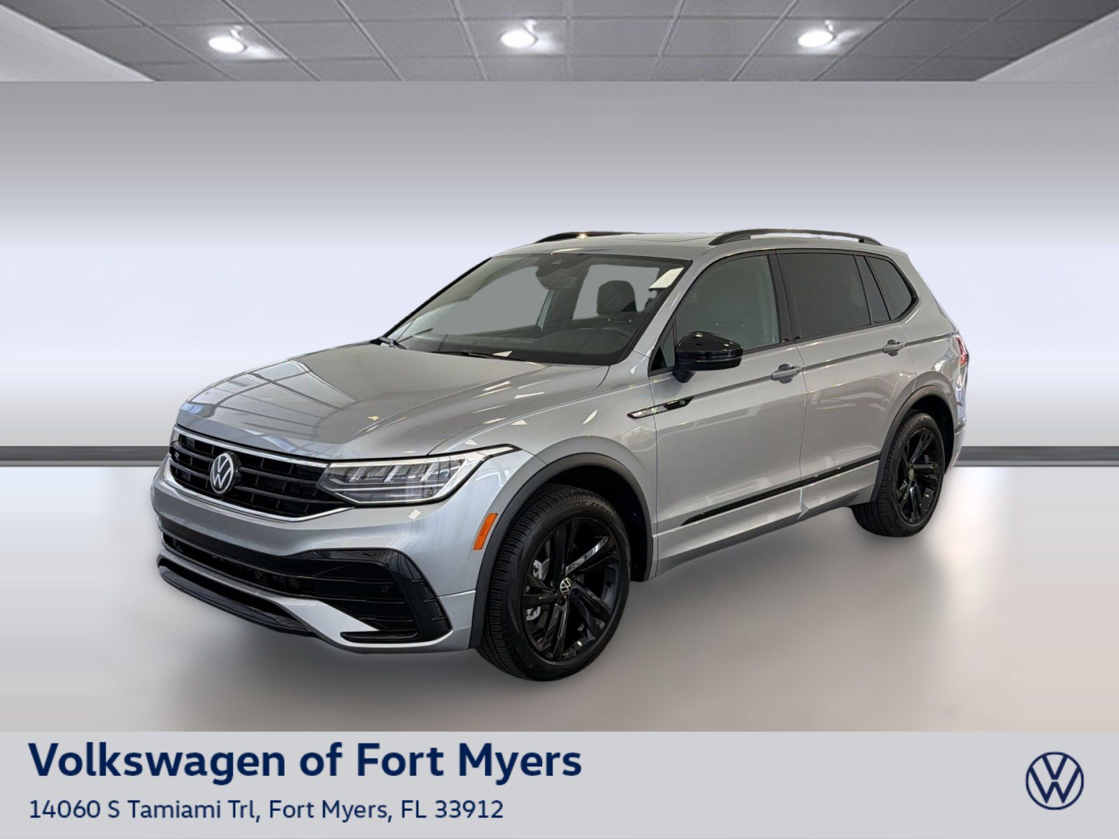 Certified 2024 Volkswagen Tiguan SE R-Line AWD/4WD image 1