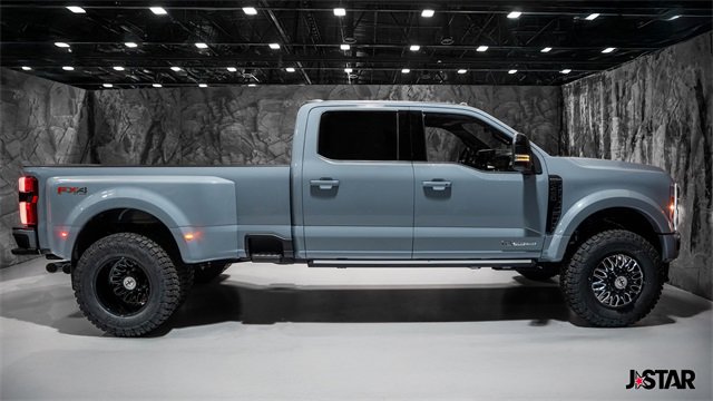 Used 2025 Ford F450 Platinum w/ FX4 Off-Road Package image 27