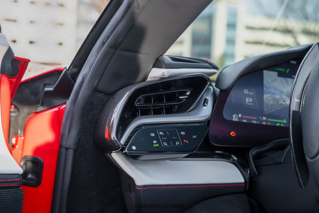 Used 2025 Ferrari SF90 Spider image 31