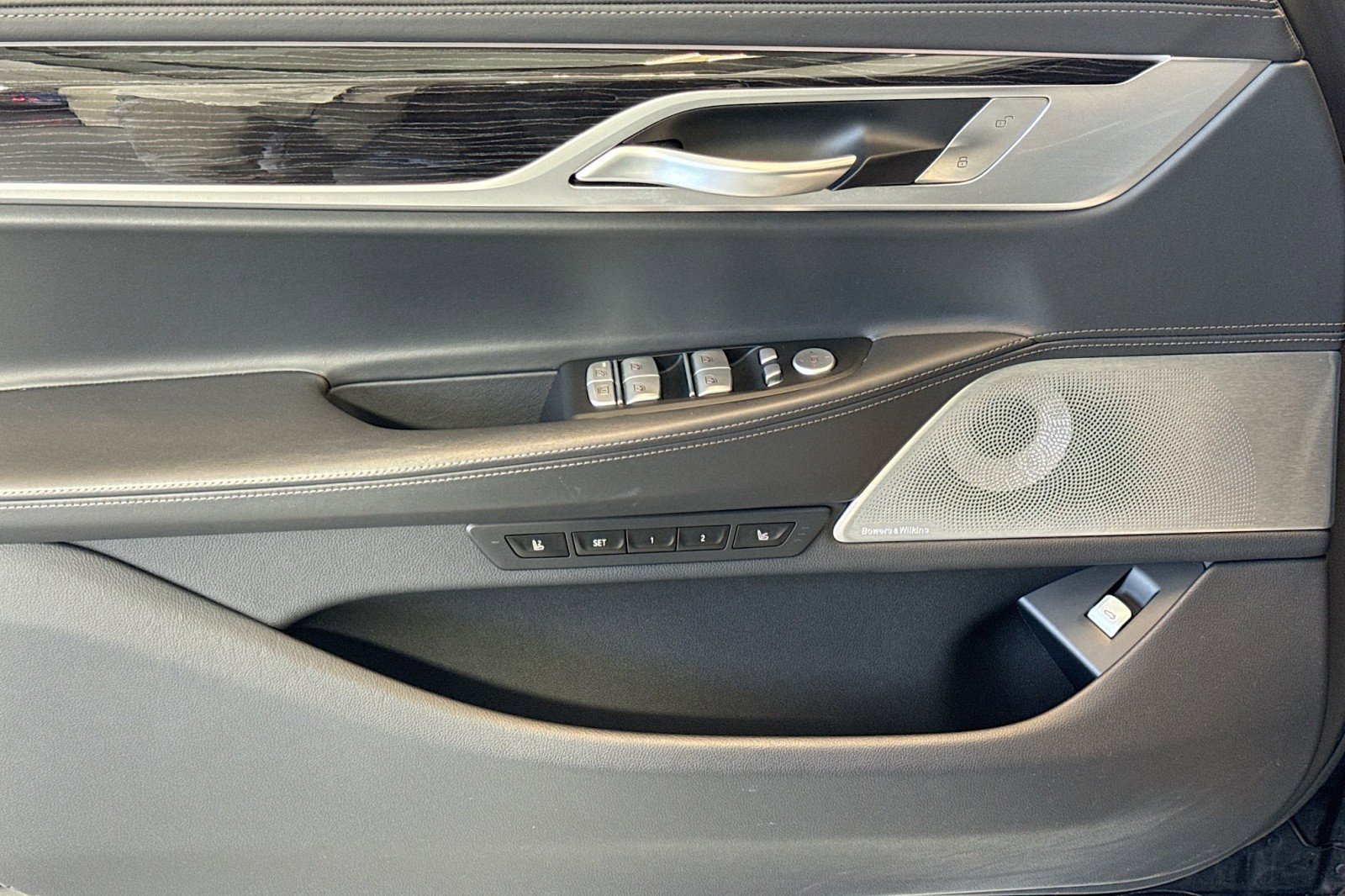 Used 2019 BMW M760i xDrive w/ Luxury Rear Seating Package image 17