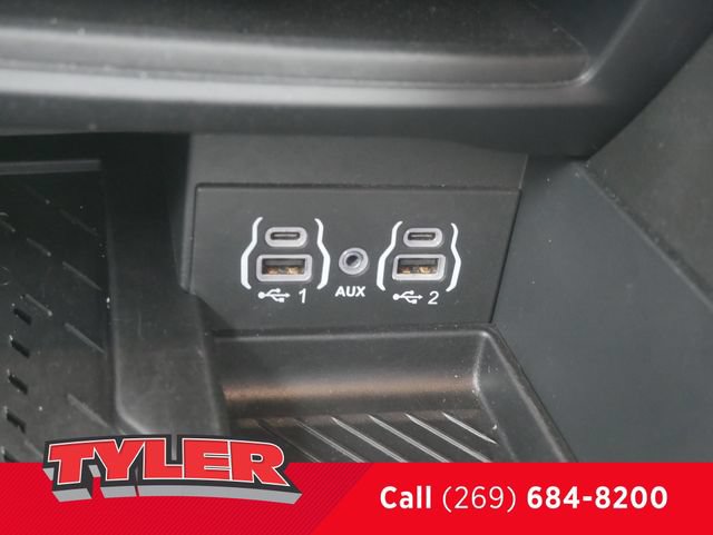 Used 2025 Chrysler Pacifica Limited FWD image 31