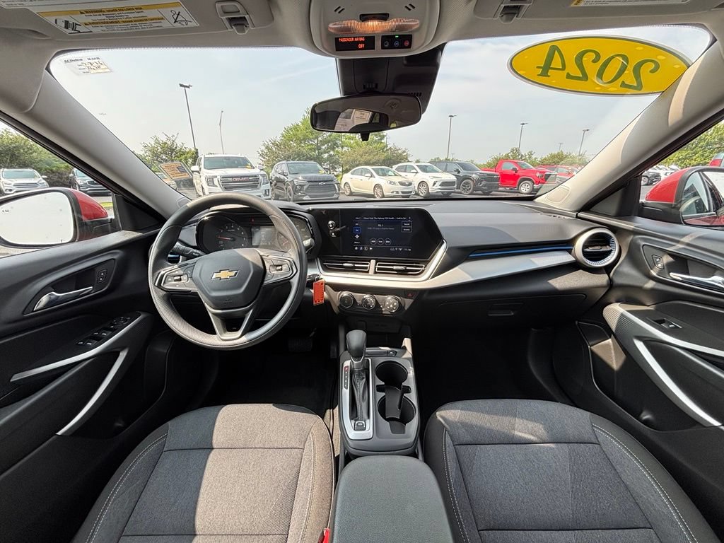 Used 2024 Chevrolet Trax LS w/ LS Convenience Package FWD image 20