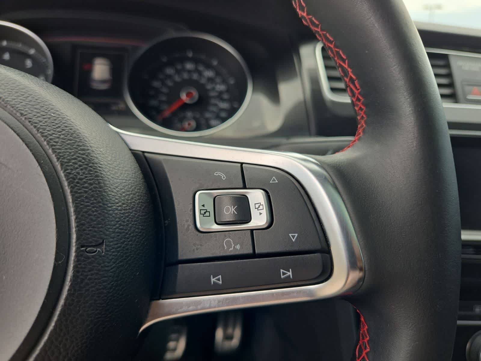 Used 2015 Volkswagen GTI SE FWD image 24