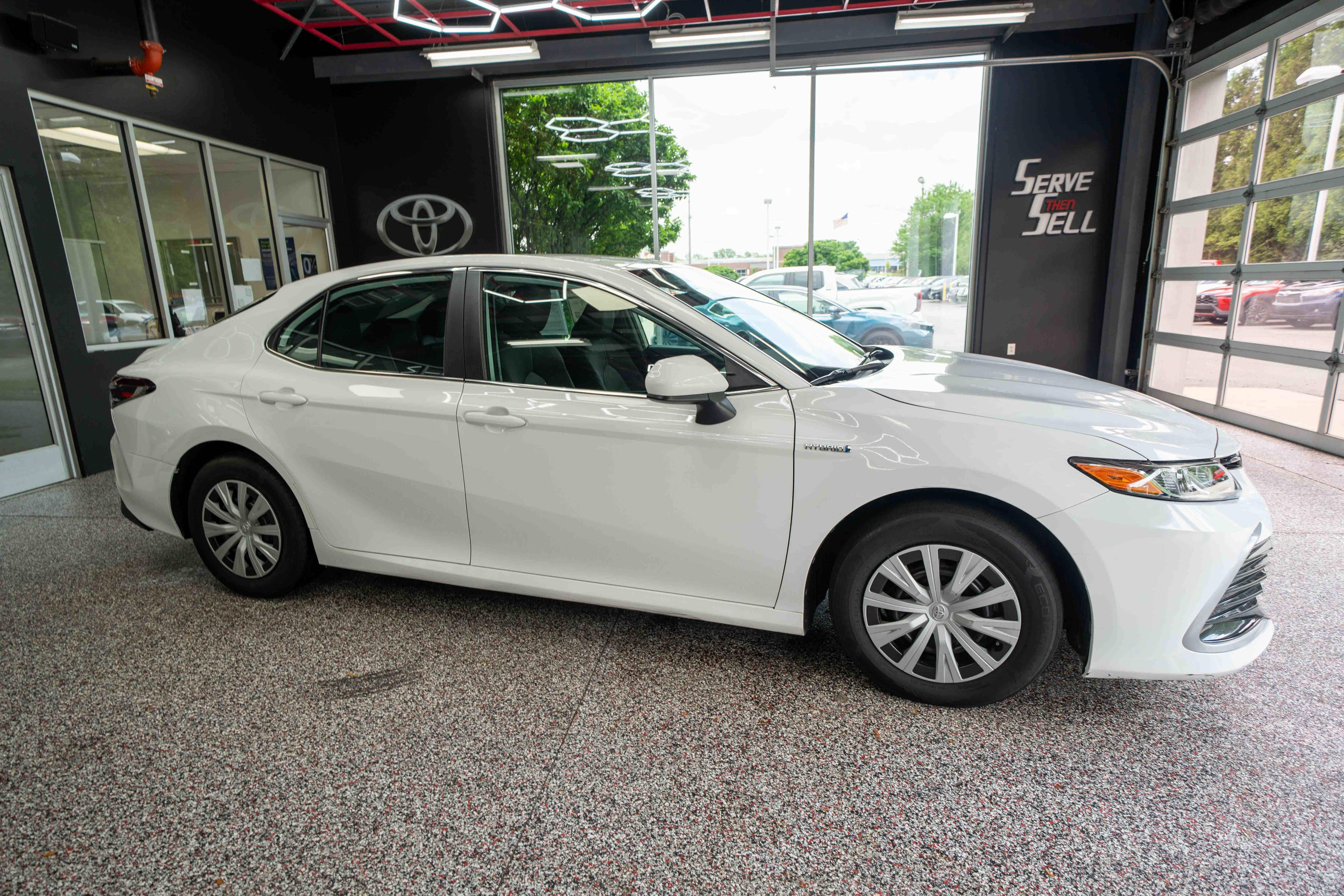 Used 2021 Toyota Camry LE FWD image 5